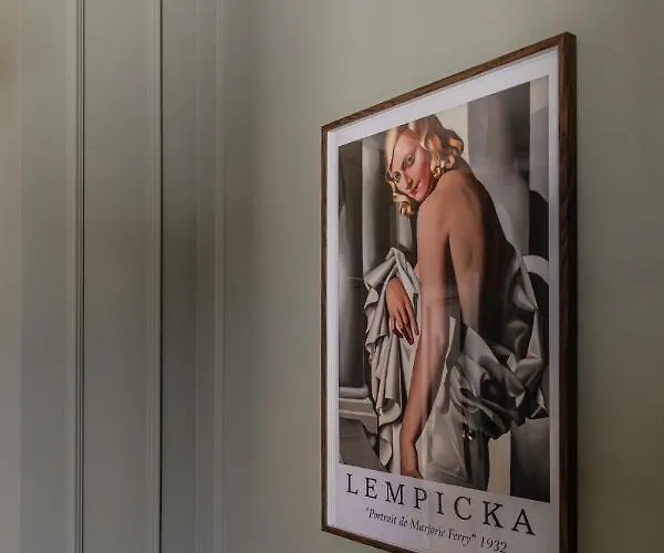 Krolewska Deluxe Comfy By Bookinghost *